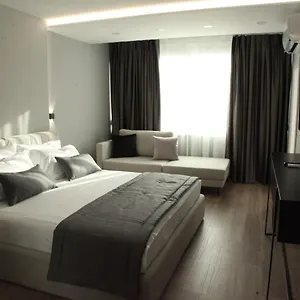 Otel L'hotel ***
