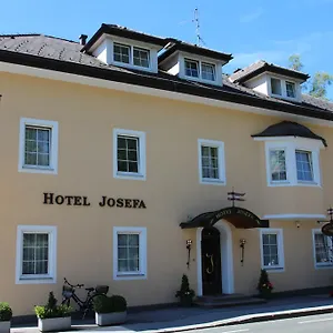Отель Josefa ***